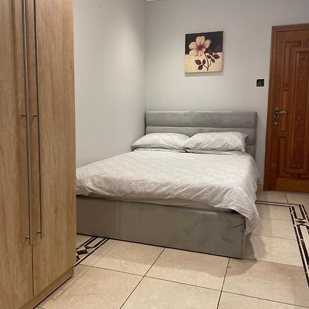 North London Studio Apartment Bagian luar foto