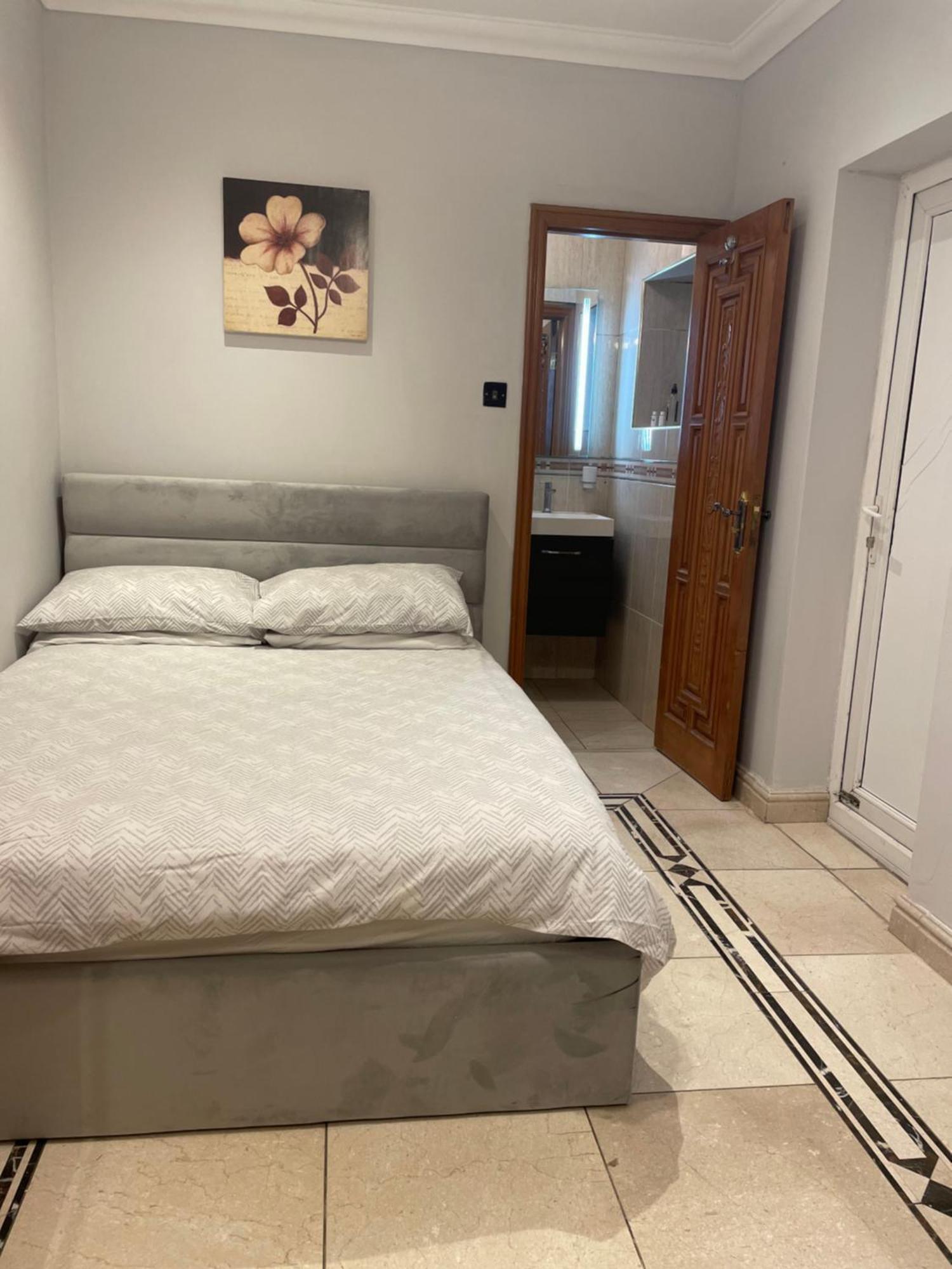 North London Studio Apartment Bagian luar foto
