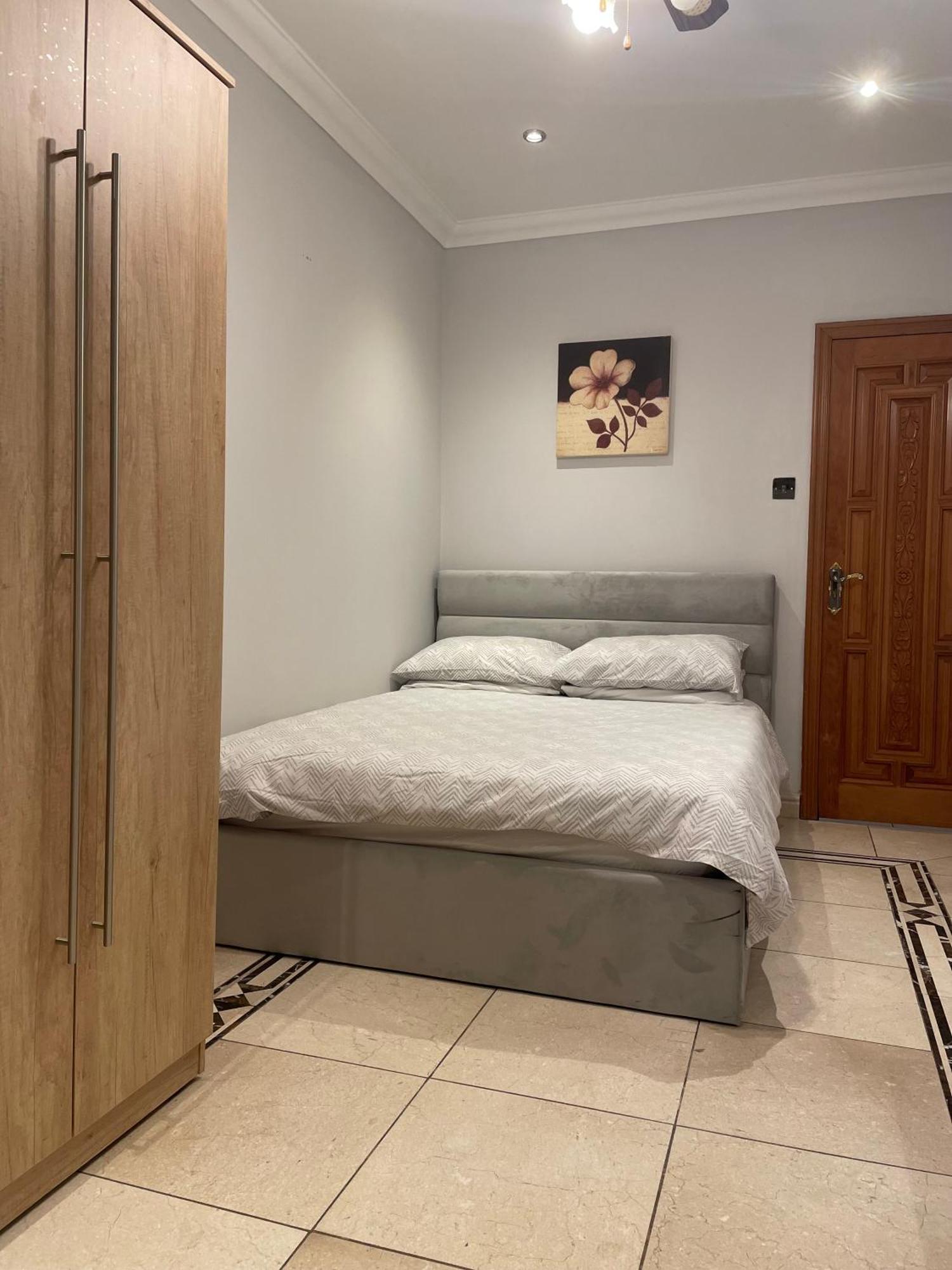 North London Studio Apartment Bagian luar foto