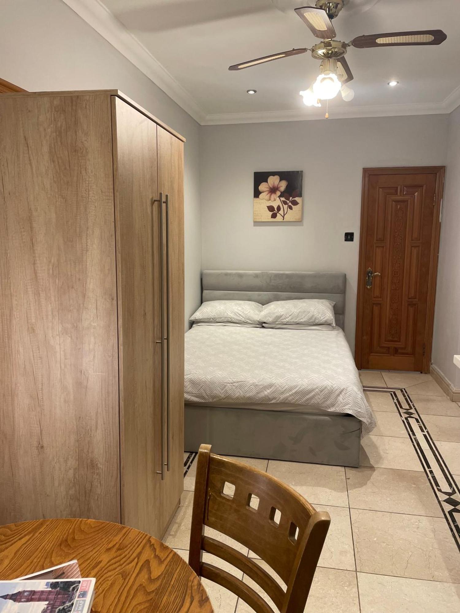North London Studio Apartment Bagian luar foto
