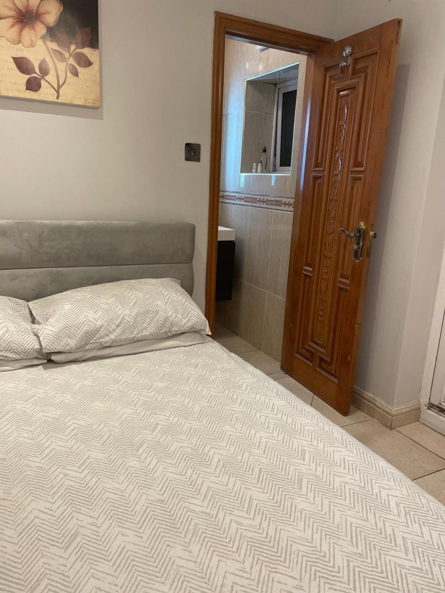 North London Studio Apartment Bagian luar foto