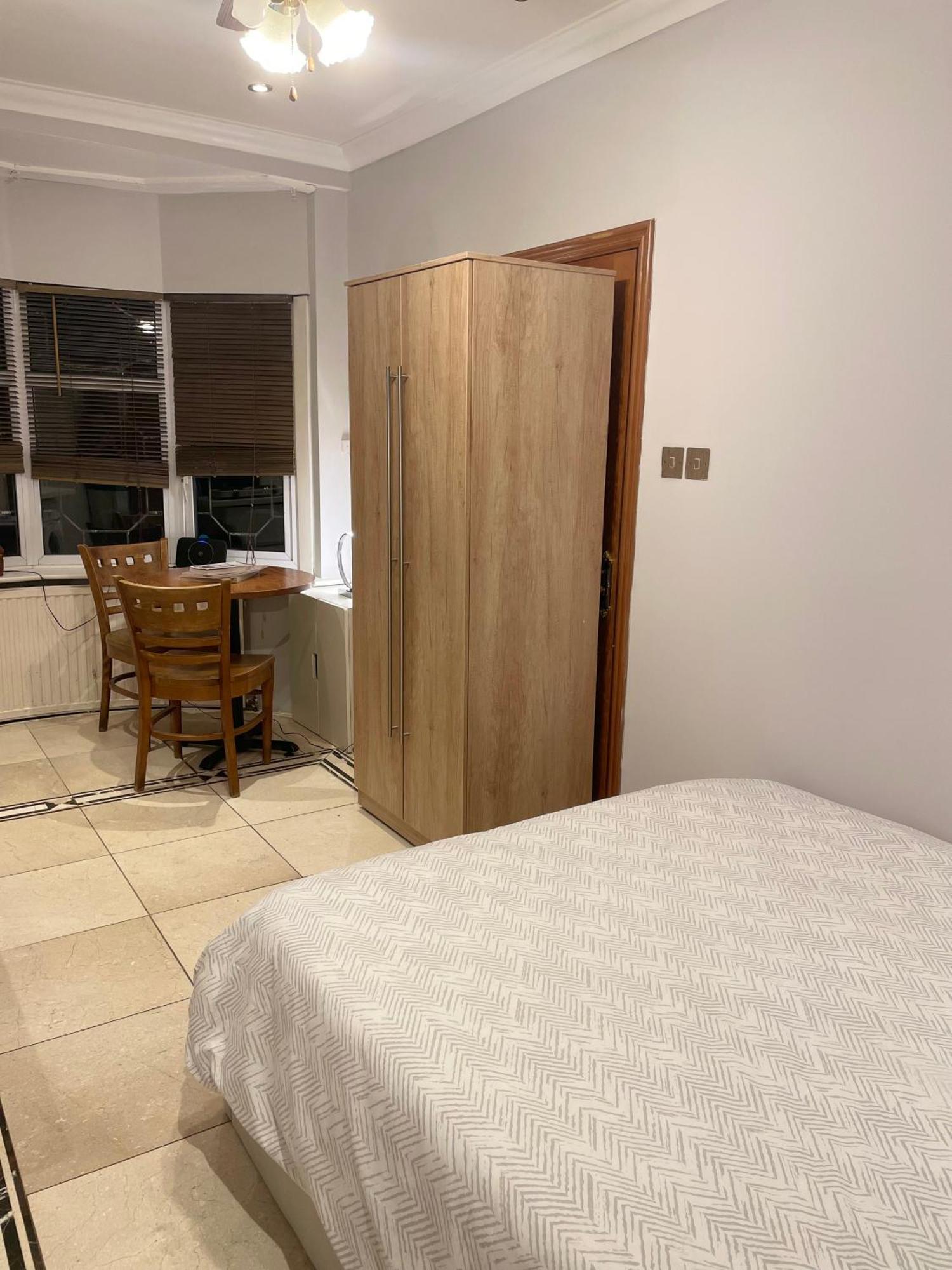 North London Studio Apartment Bagian luar foto